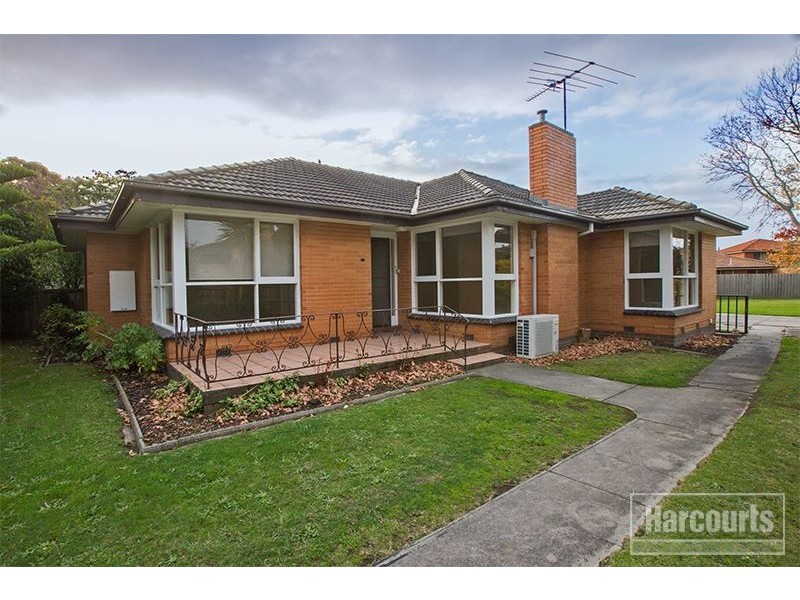 12 Henry Street, Pakenham VIC 3810