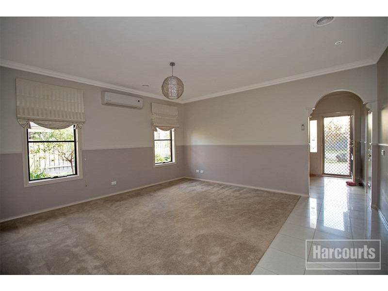 24 Henry Lawson Drive, Pakenham VIC 3810
