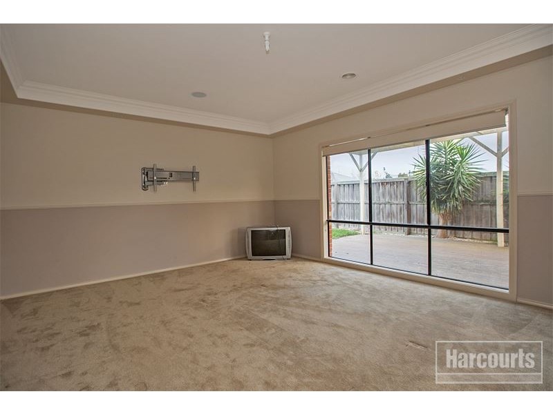 24 Henry Lawson Drive, Pakenham VIC 3810