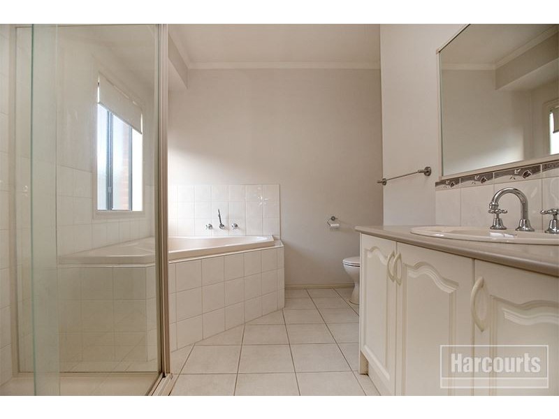 24 Henry Lawson Drive, Pakenham VIC 3810