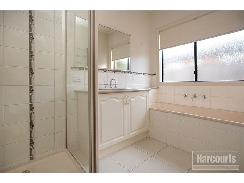 24 Henry Lawson Drive, Pakenham VIC 3810