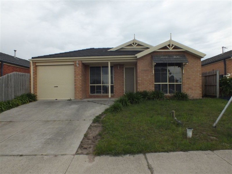 22 Wakenshaw Crescent, Pakenham VIC 3810