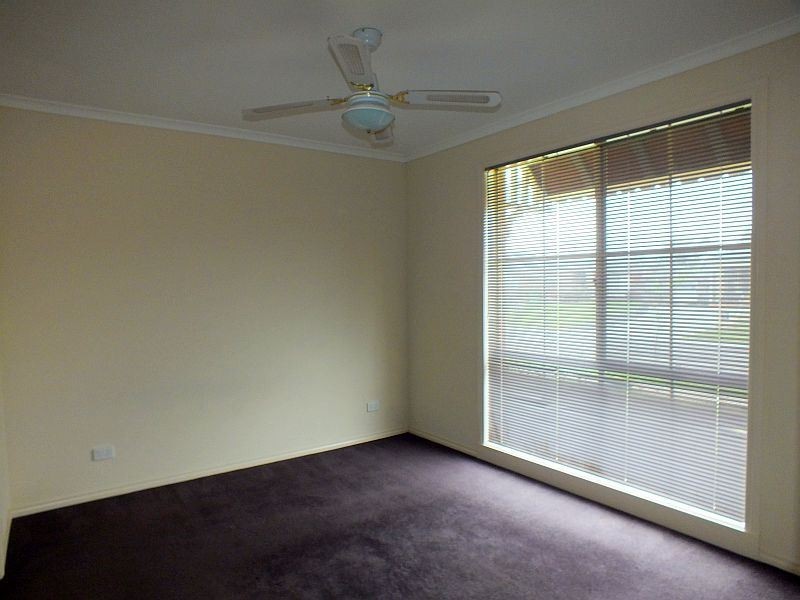 22 Wakenshaw Crescent, Pakenham VIC 3810