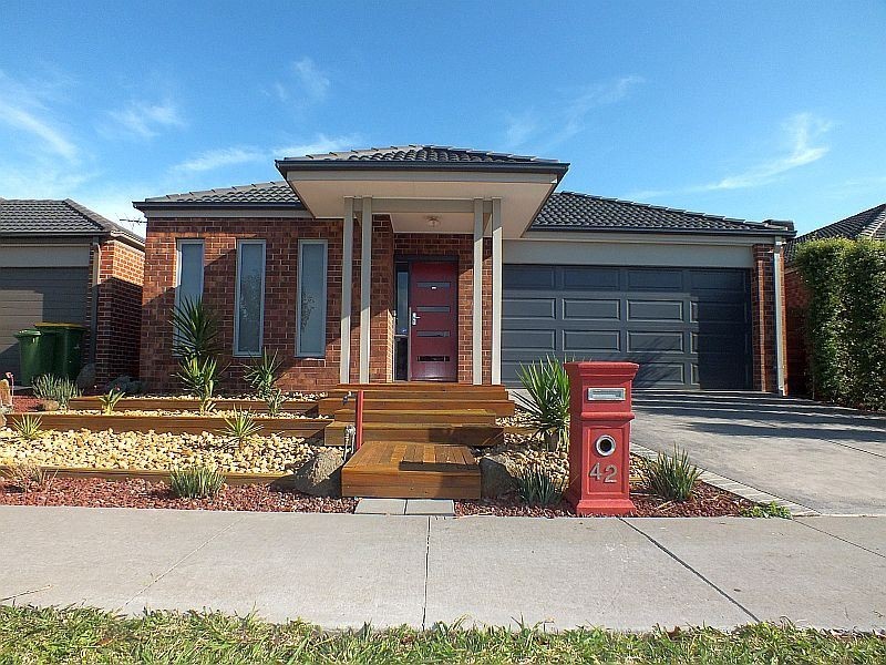 42 Everly Circuit, Pakenham VIC 3810