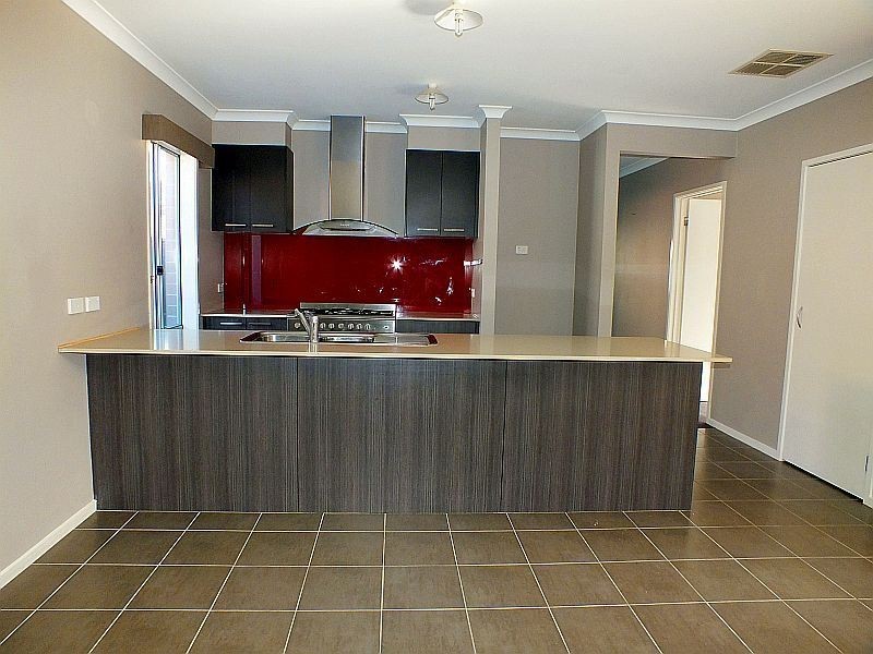 42 Everly Circuit, Pakenham VIC 3810