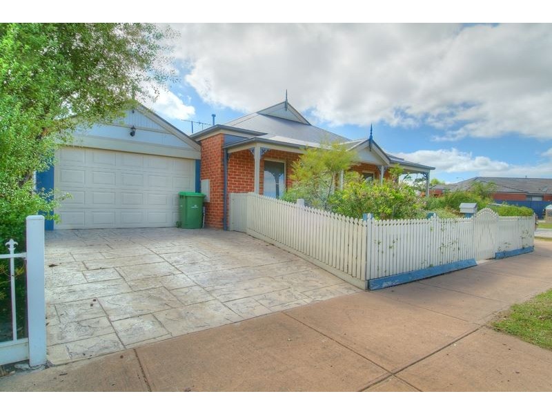 21 Ironbark Circuit, Pakenham VIC 3810