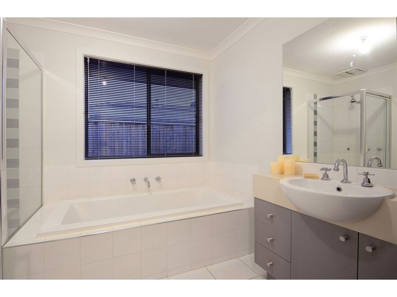 48 Central Avenue, Pakenham VIC 3810