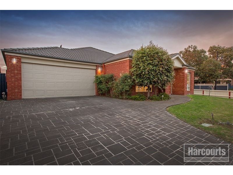 8 Banksia Grove, Pakenham VIC 3810