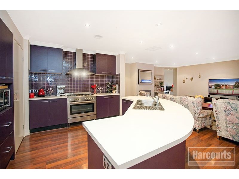 8 Banksia Grove, Pakenham VIC 3810