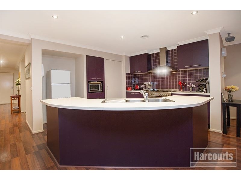 8 Banksia Grove, Pakenham VIC 3810