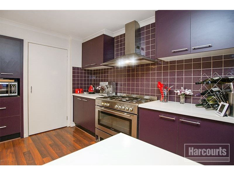 8 Banksia Grove, Pakenham VIC 3810