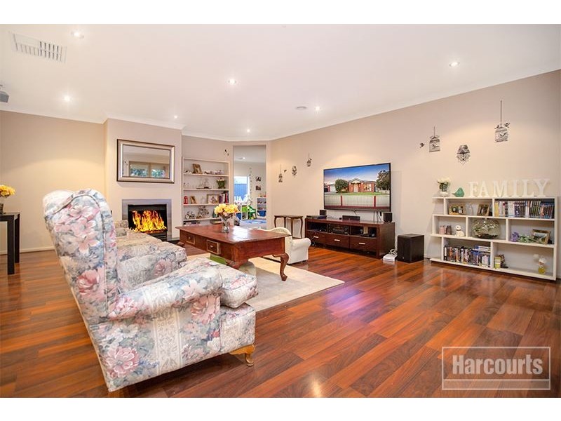 8 Banksia Grove, Pakenham VIC 3810