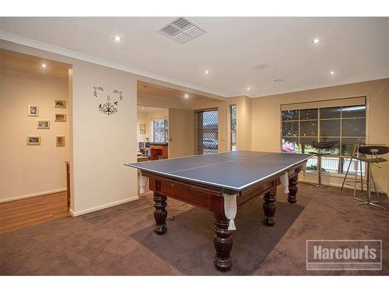 8 Banksia Grove, Pakenham VIC 3810