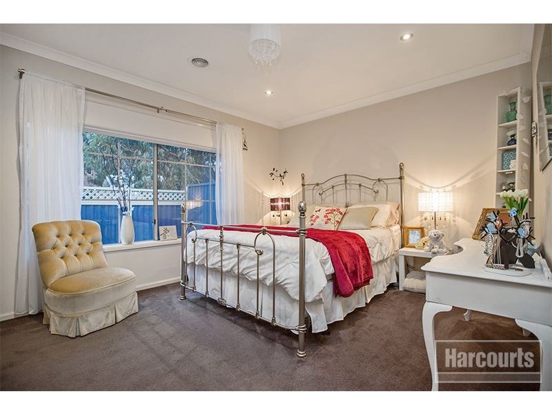 8 Banksia Grove, Pakenham VIC 3810