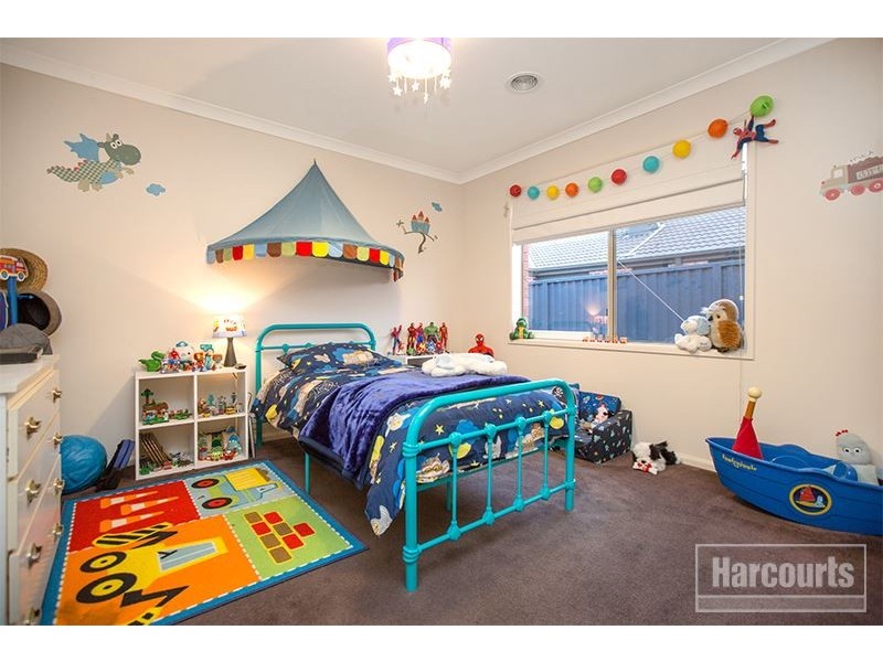 8 Banksia Grove, Pakenham VIC 3810