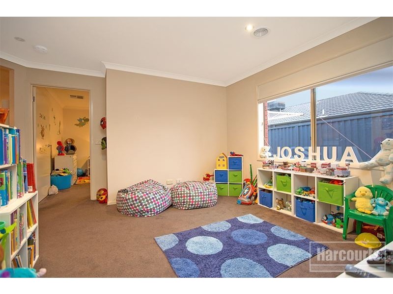 8 Banksia Grove, Pakenham VIC 3810