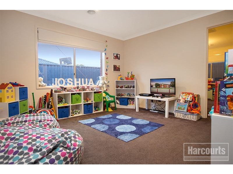 8 Banksia Grove, Pakenham VIC 3810