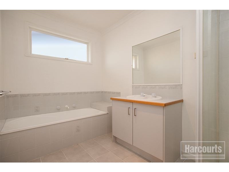 13 Duncan Drive, Pakenham VIC 3810