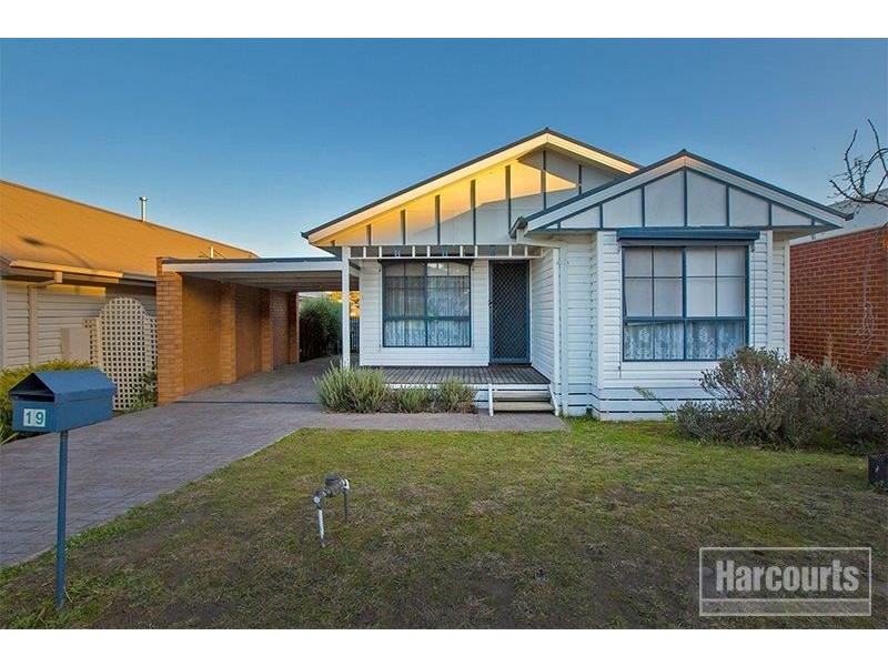 19 Meaby Drive, Pakenham VIC 3810