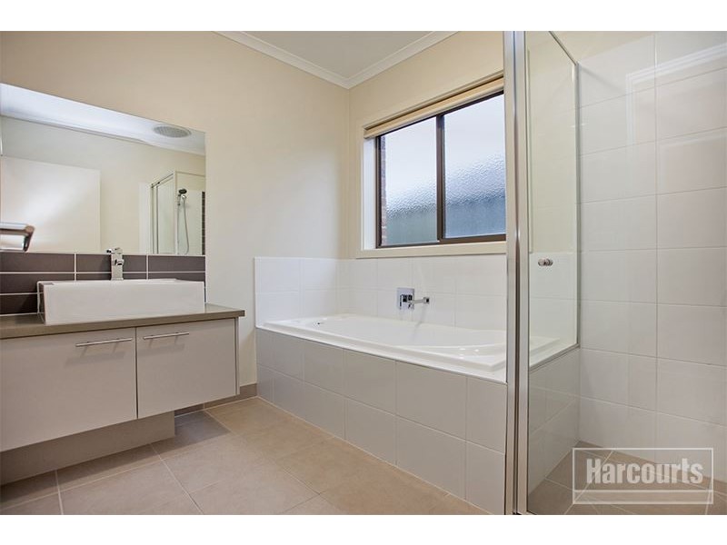 6 Cohens Way, Pakenham VIC 3810