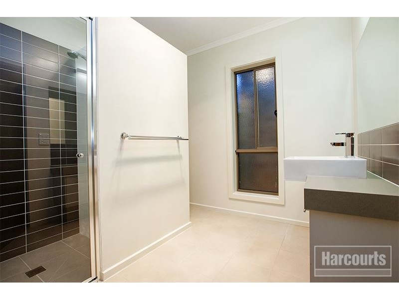 6 Cohens Way, Pakenham VIC 3810