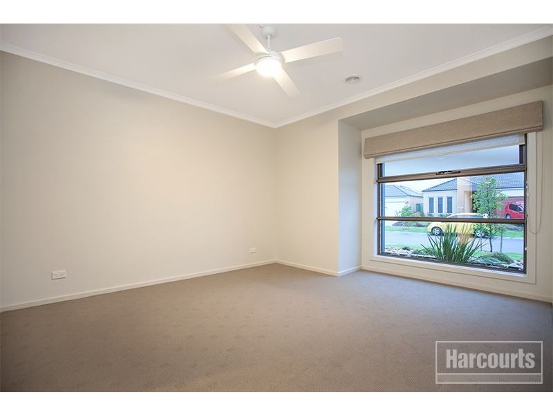 6 Cohens Way, Pakenham VIC 3810