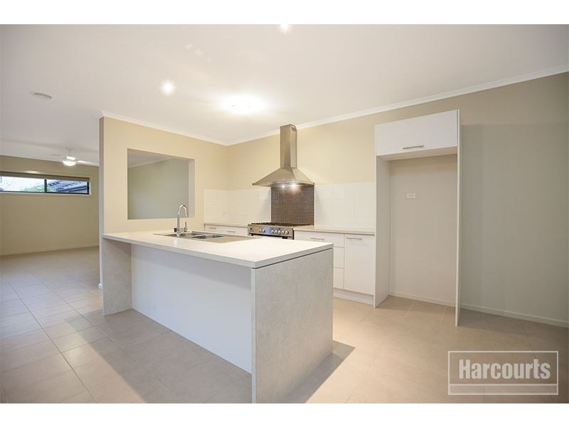 6 Cohens Way, Pakenham VIC 3810