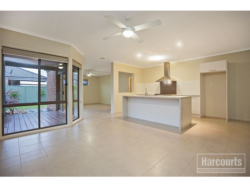 6 Cohens Way, Pakenham VIC 3810