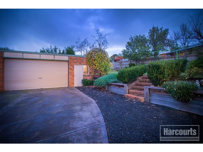 9 Settlers Hill Rise, Pakenham VIC 3810