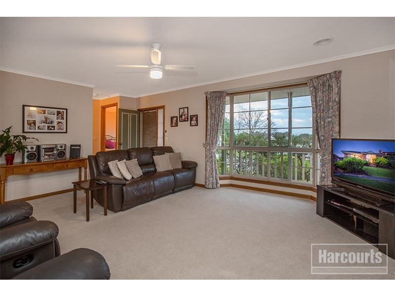 9 Settlers Hill Rise, Pakenham VIC 3810