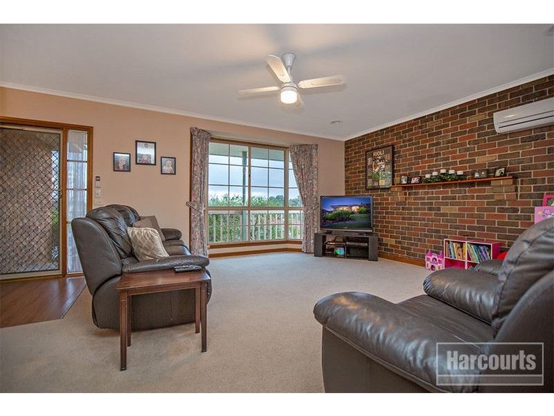 9 Settlers Hill Rise, Pakenham VIC 3810