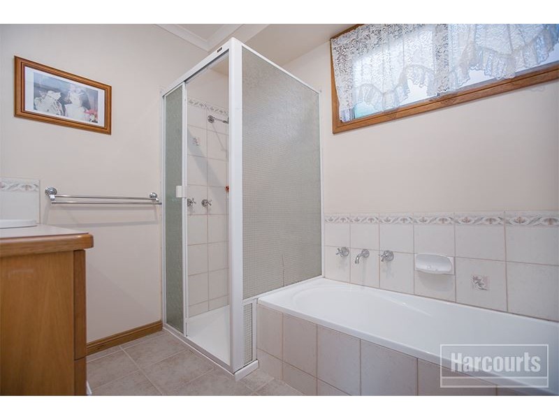 9 Settlers Hill Rise, Pakenham VIC 3810