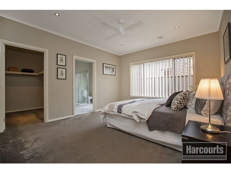 5 Henry Lawson Drive, Pakenham VIC 3810