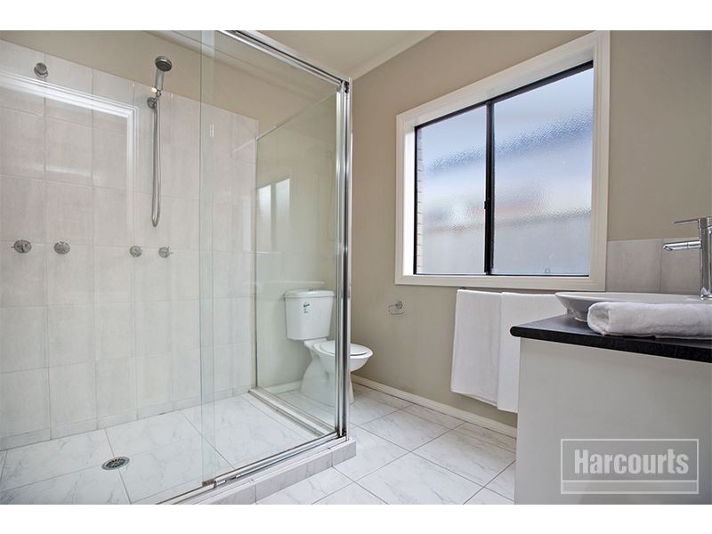 5 Henry Lawson Drive, Pakenham VIC 3810