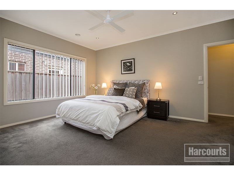 5 Henry Lawson Drive, Pakenham VIC 3810