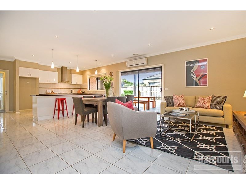 5 Henry Lawson Drive, Pakenham VIC 3810