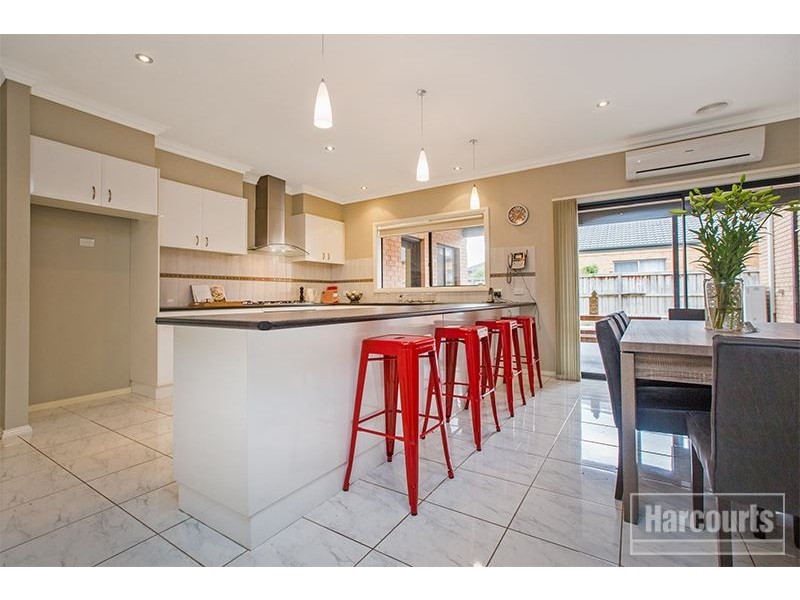 5 Henry Lawson Drive, Pakenham VIC 3810