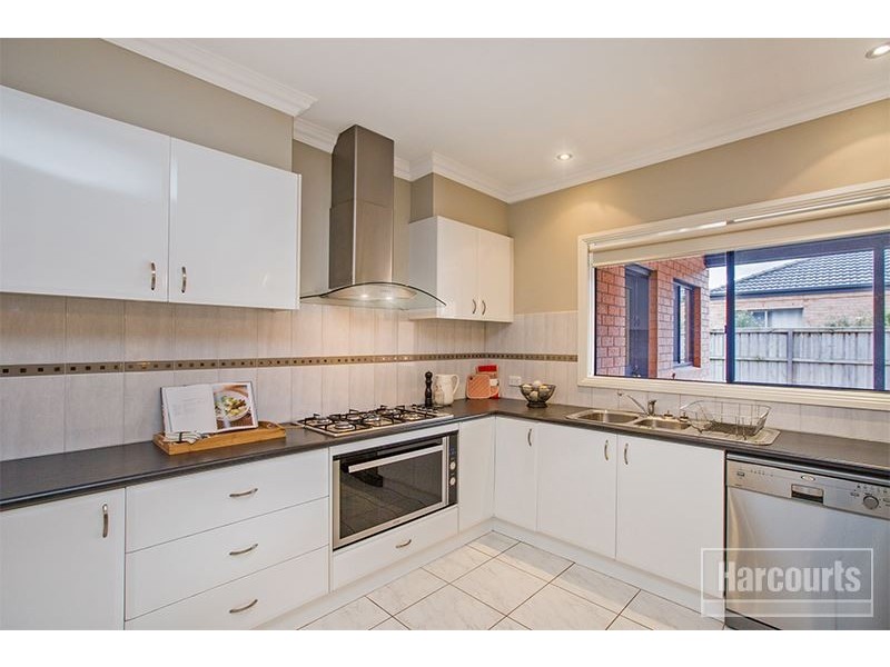 5 Henry Lawson Drive, Pakenham VIC 3810