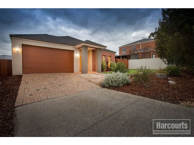 8 Eventide Rise, Pakenham VIC 3810