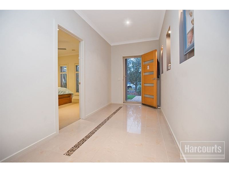 8 Eventide Rise, Pakenham VIC 3810
