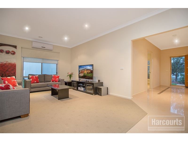 8 Eventide Rise, Pakenham VIC 3810
