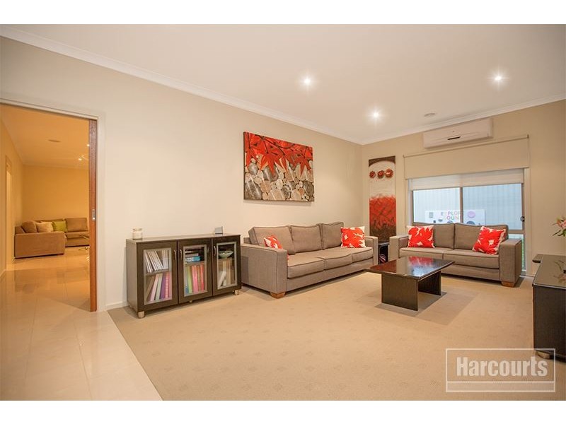 8 Eventide Rise, Pakenham VIC 3810