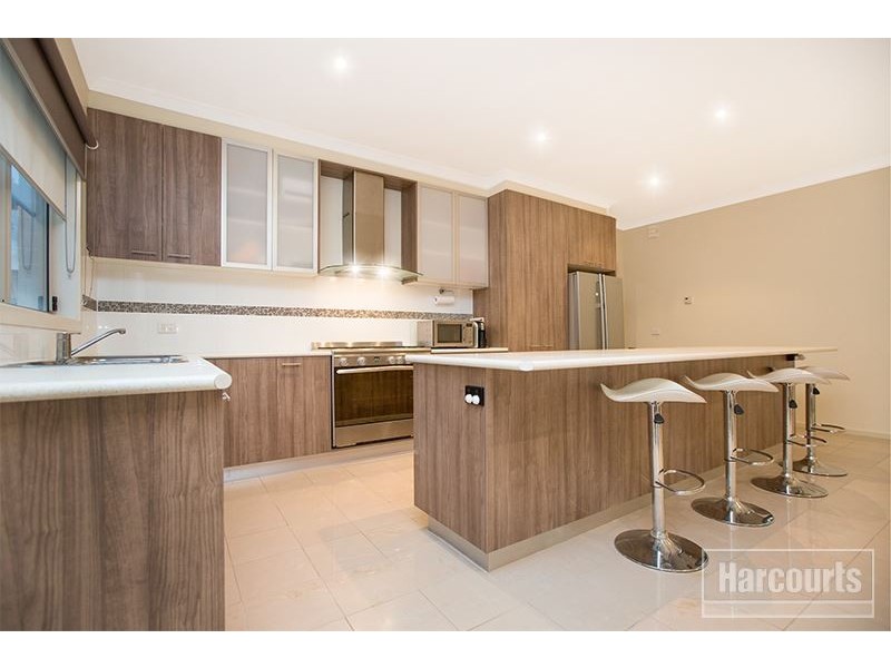 8 Eventide Rise, Pakenham VIC 3810