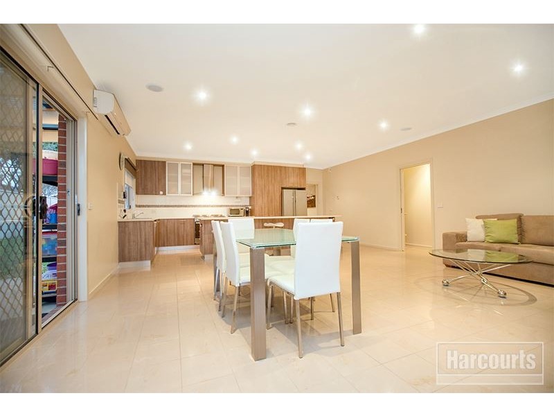 8 Eventide Rise, Pakenham VIC 3810