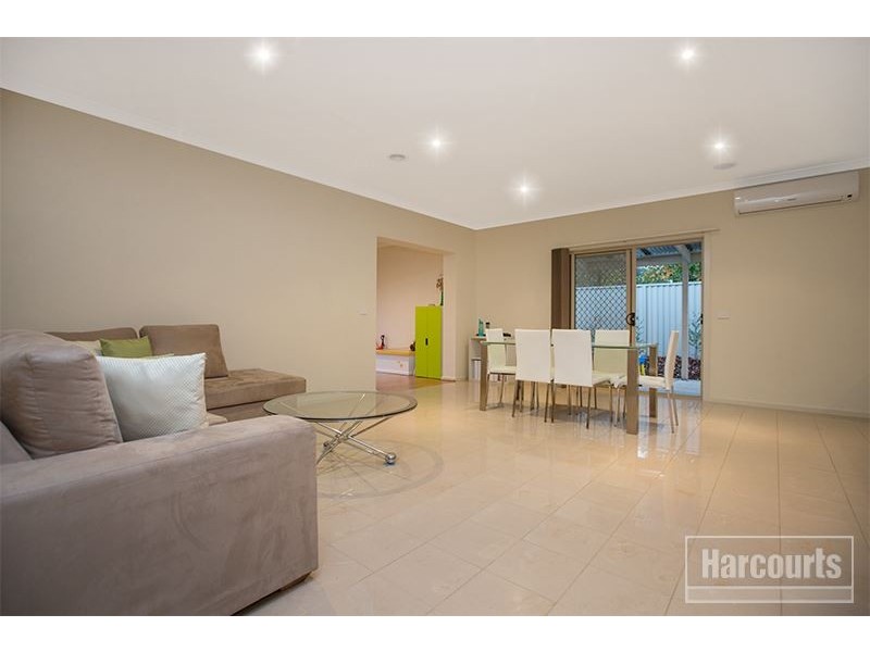 8 Eventide Rise, Pakenham VIC 3810