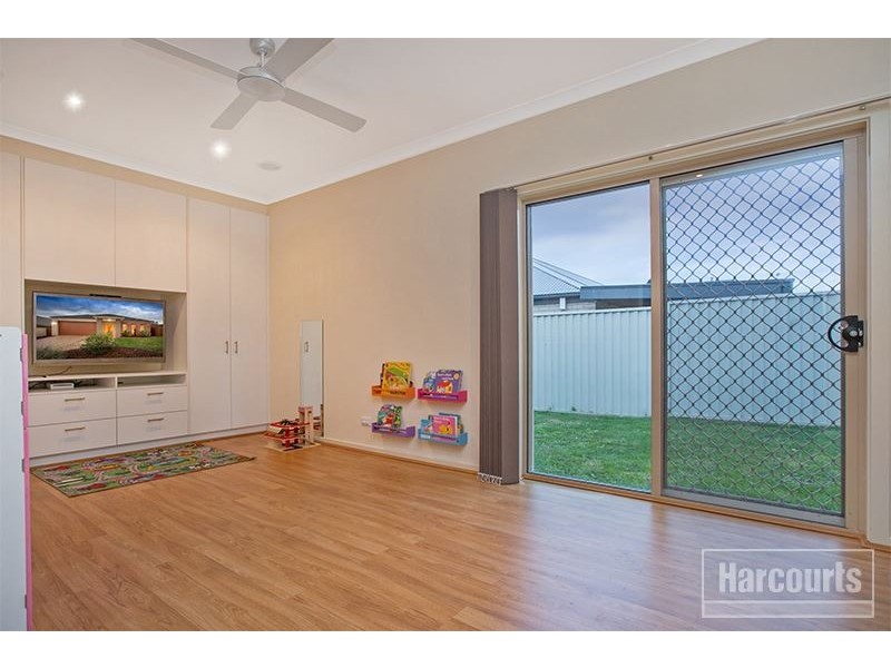 8 Eventide Rise, Pakenham VIC 3810