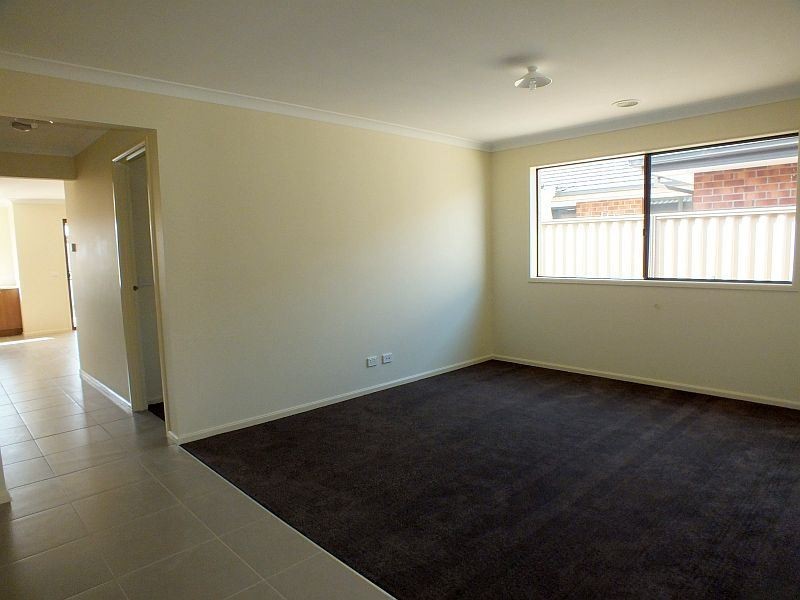 34 Warbler Street, Pakenham VIC 3810