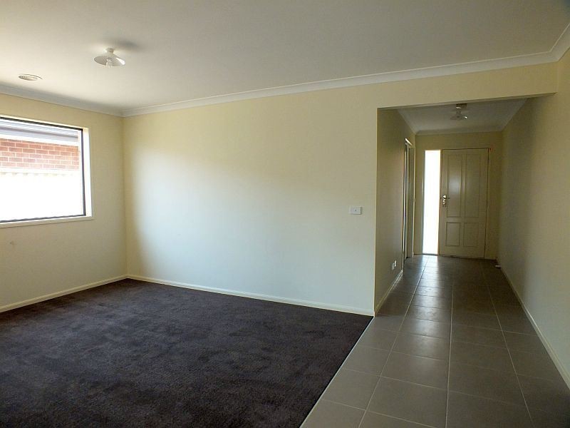 34 Warbler Street, Pakenham VIC 3810