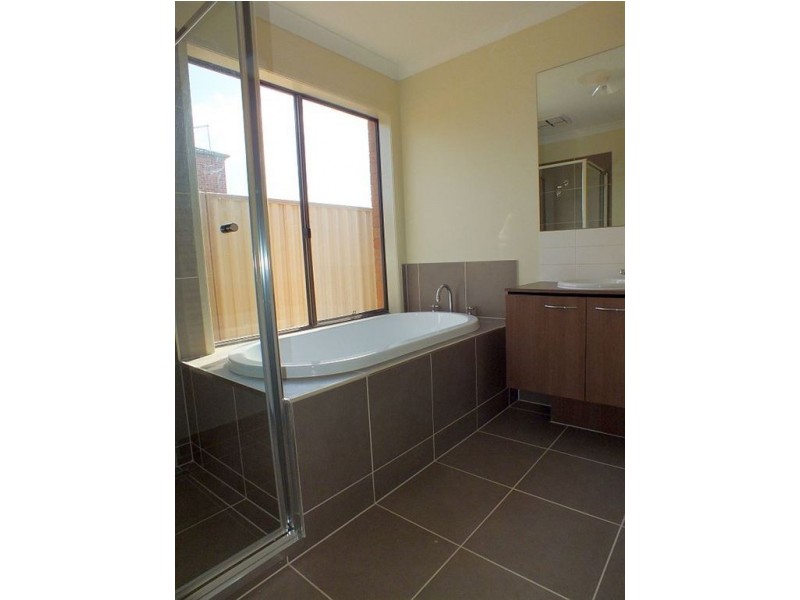 34 Warbler Street, Pakenham VIC 3810