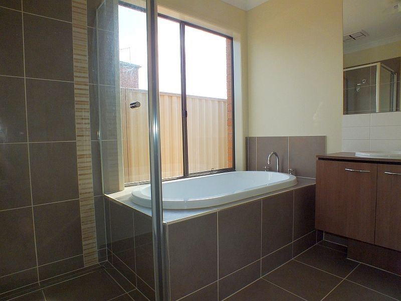 34 Warbler Street, Pakenham VIC 3810